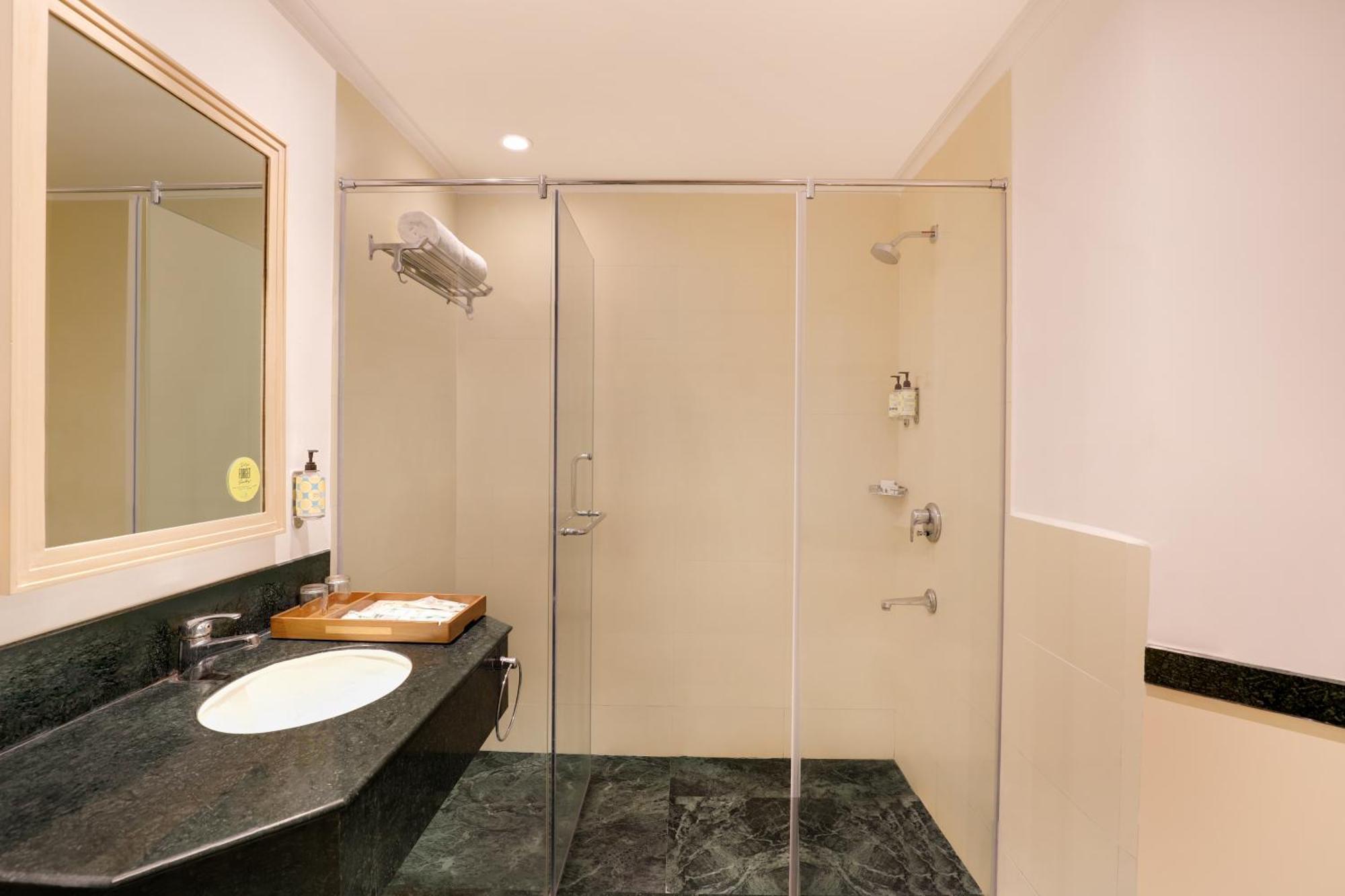 Lemon Tree Hotel Hinjewadi Pune Хинджевади Екстериор снимка