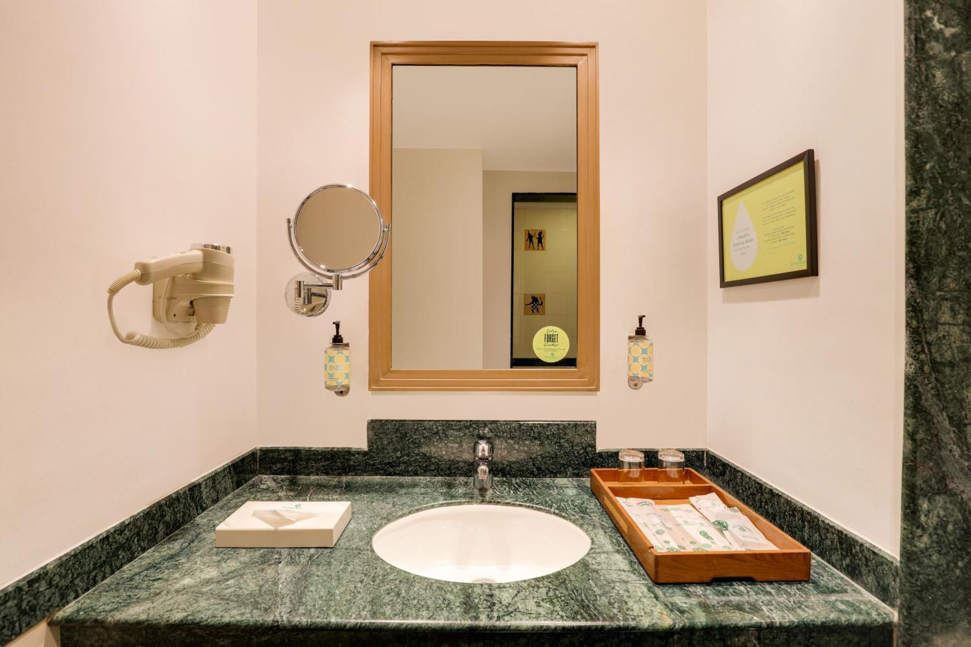 Lemon Tree Hotel Hinjewadi Pune Хинджевади Екстериор снимка
