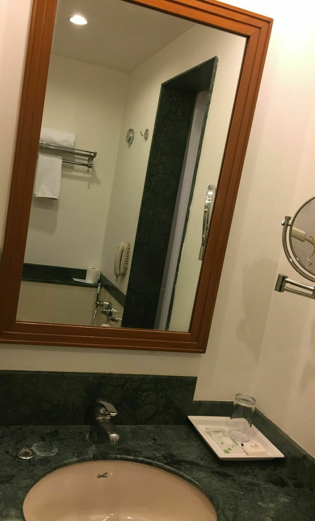 Lemon Tree Hotel Hinjewadi Pune Хинджевади Екстериор снимка